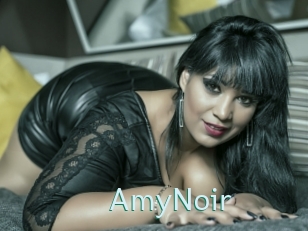 AmyNoir Straponles