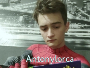 antonylorca Straponles