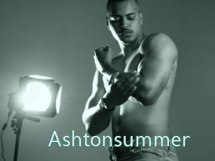 ashtonsummer Straponles