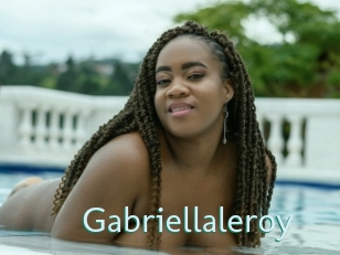 gabriellaleroy Straponles