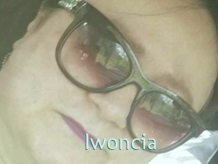 iwoncia Straponles