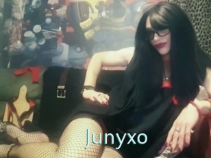 junyxo Straponles