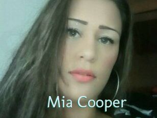 Mia_Cooper