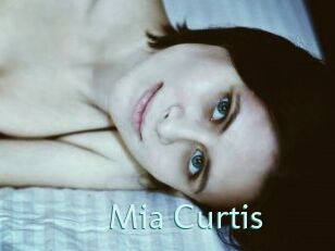 Mia_Curtis