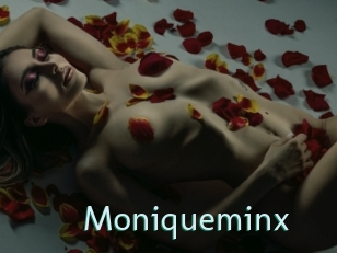moniqueminx Straponles