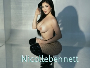 nicollebennett Straponles