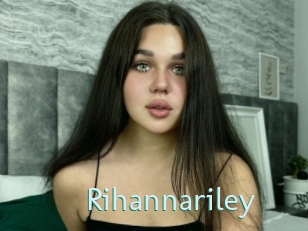 rihannariley Straponles