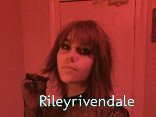 rileyrivendale Straponles