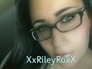 XxRileyRoxX Straponles